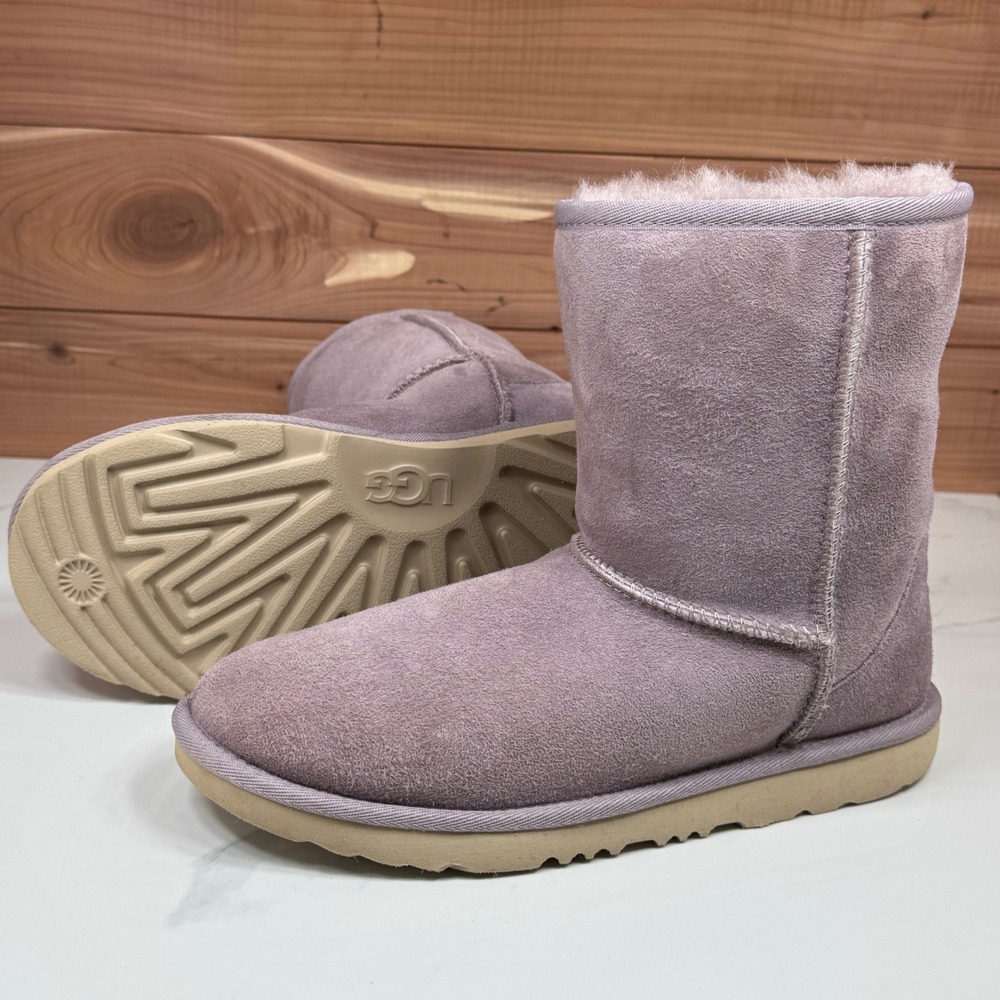 UGG Classic Short II Lavender Sheepskin Suede Boots‎ Women's size 5